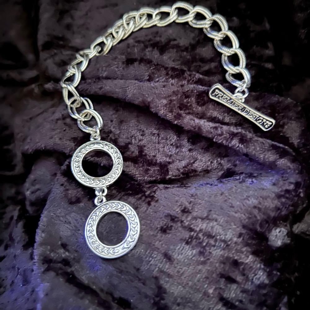 Premier Designs Adjustable silver charm bracelet w/ toggle closure